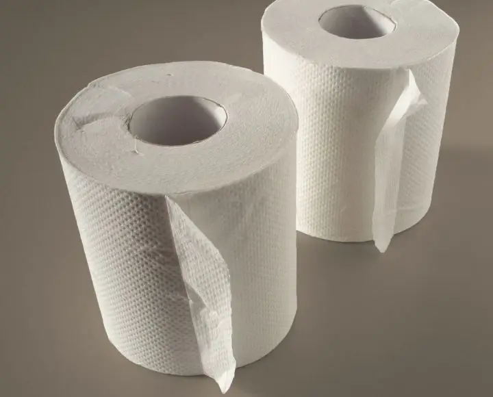 do guys use toilet paper when they pee